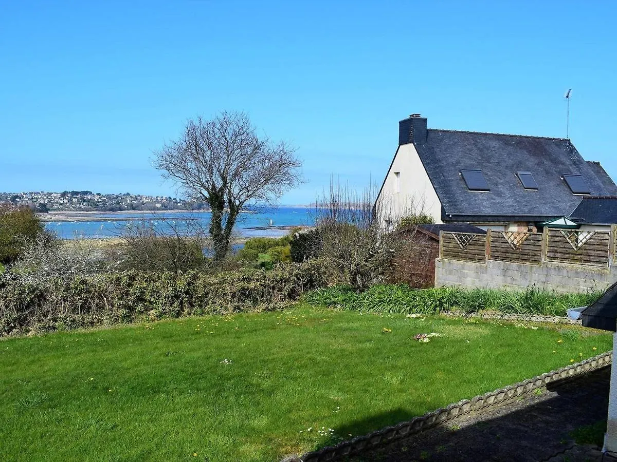 Maison Avec Jardin Clos A Louer A Louannec, A Proximite De La Mer - Fr-1-368-65 フランス